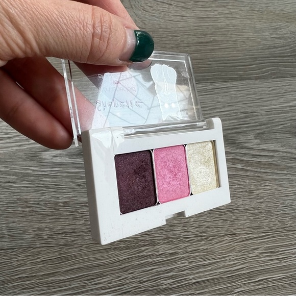 Shu Uemura x Karl Lagerfeld: Shupette Limited Edition Eyeshadow Trio - Picture 7 of 8